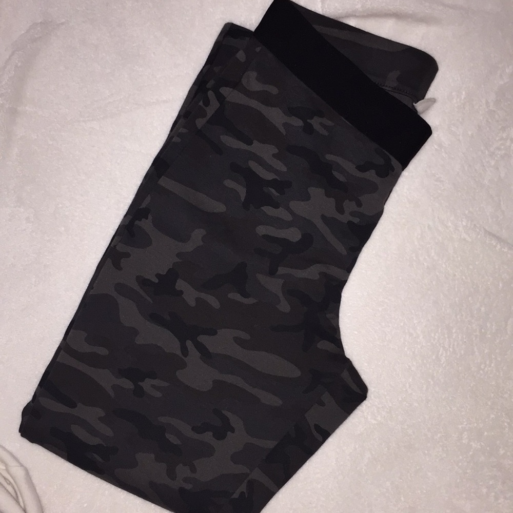 Gap camouflage pants